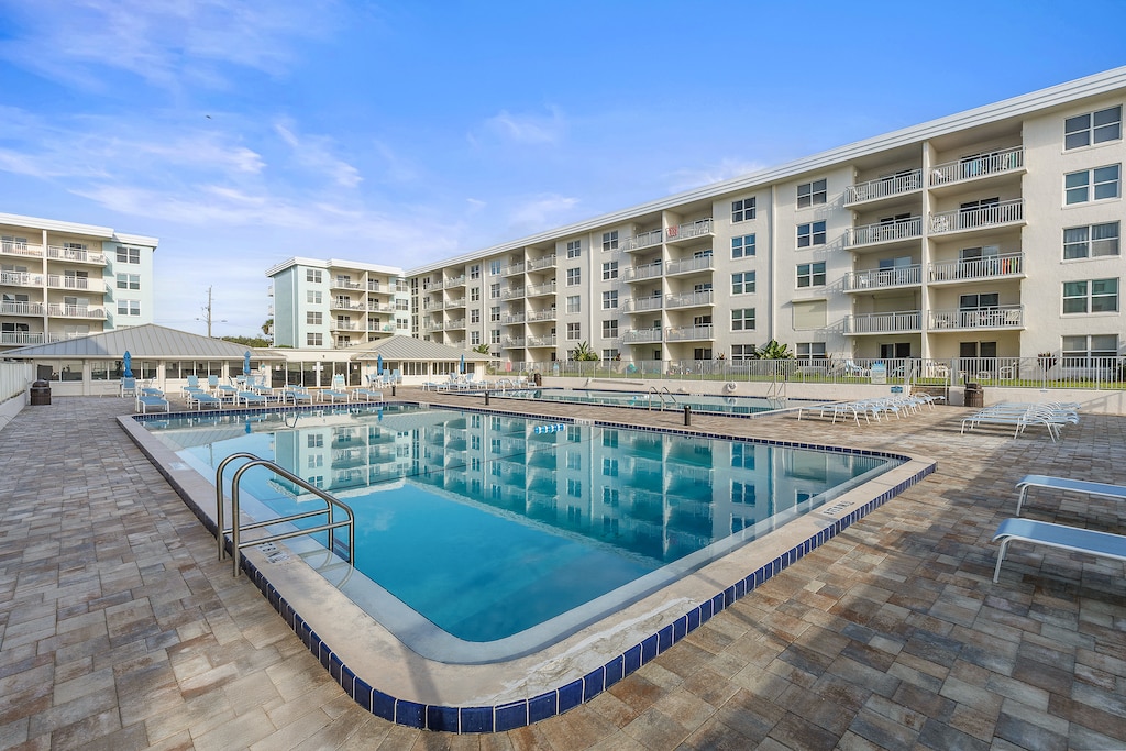 Sea Coast Gardens pool