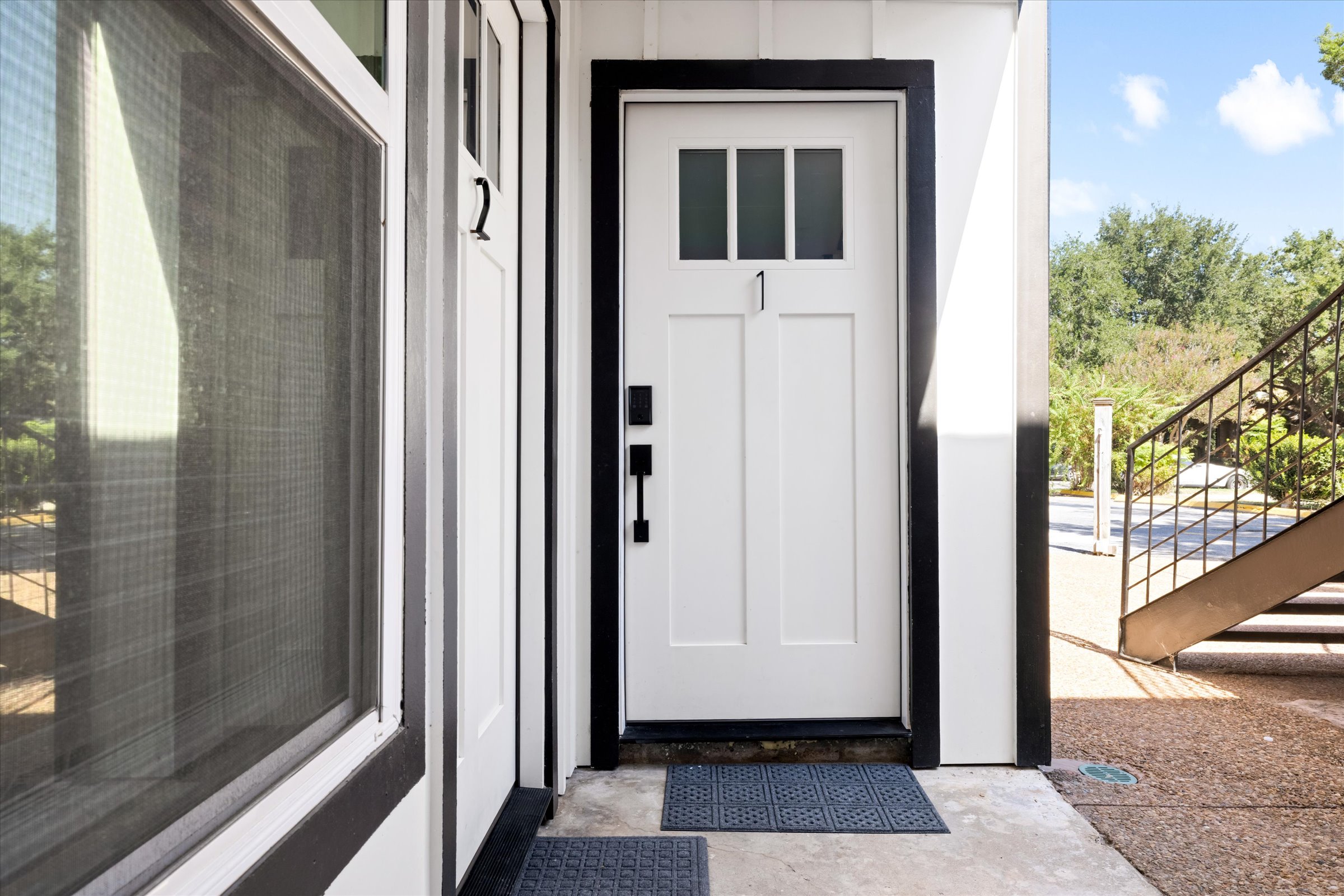 Montrose Flat Nr Midtown, Museums | TV Desk Games