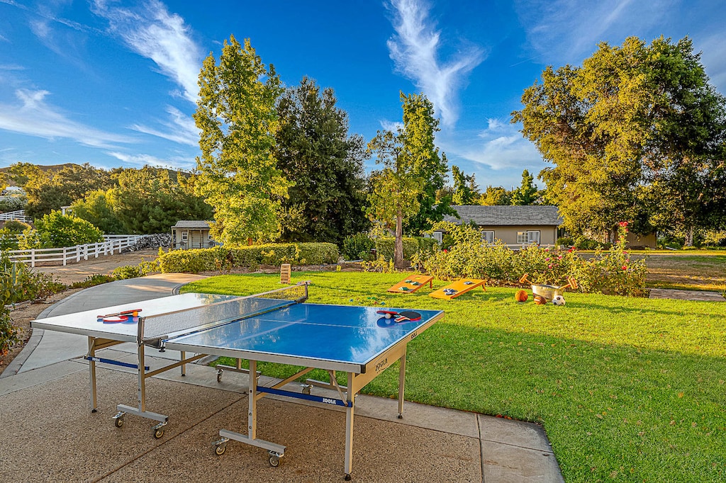 Outdoor pingpong table