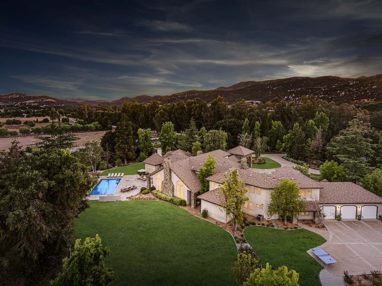 The Oaktree Estate by Fieldtrip | 7 Acre Private Resort with Lake, Pool & Vineyard The Oaktree Estate by Fieldtrip | 7 Acre Private Resort with Lake, Pool & Vineyard