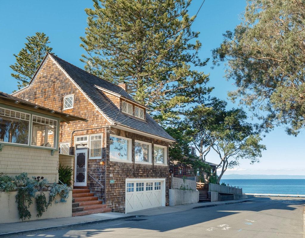 Welcome to 'Lovers Point Whitewater Cottage' ~ Big Bay View!