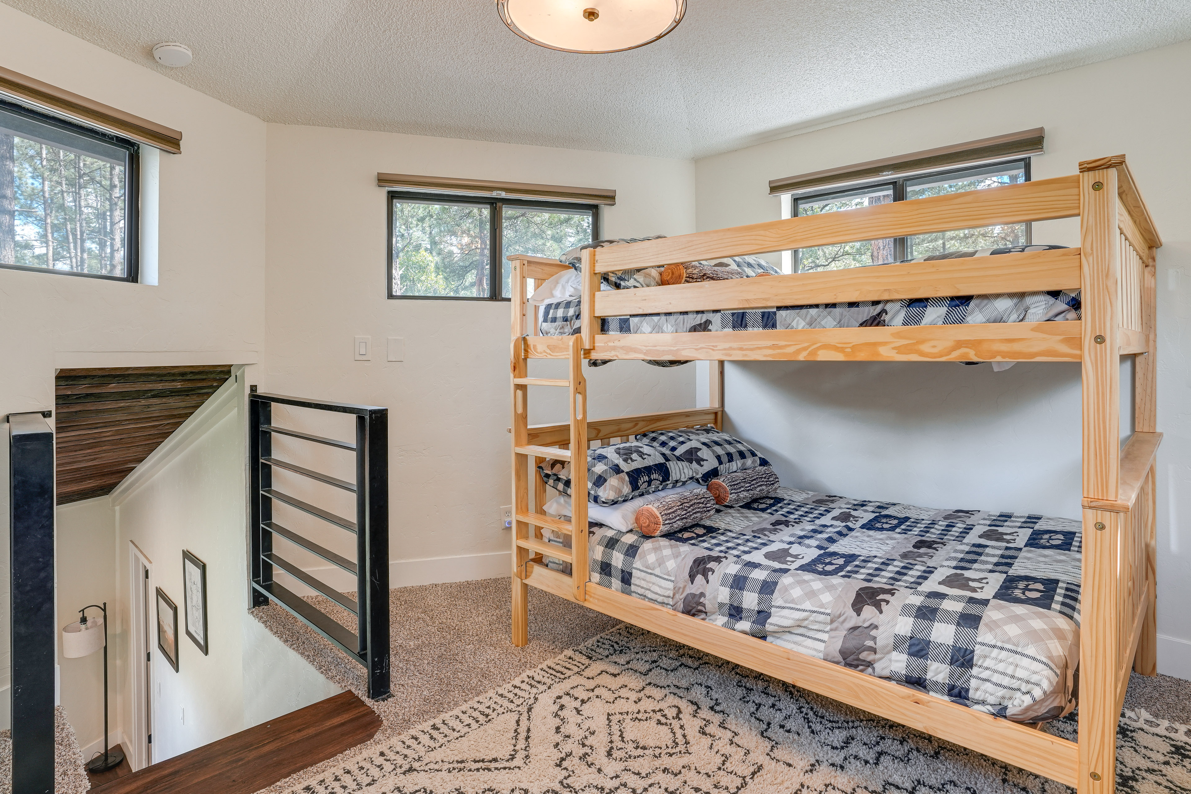 Mid-Mod Mountain Cabin Near Thumb Butte Trails!