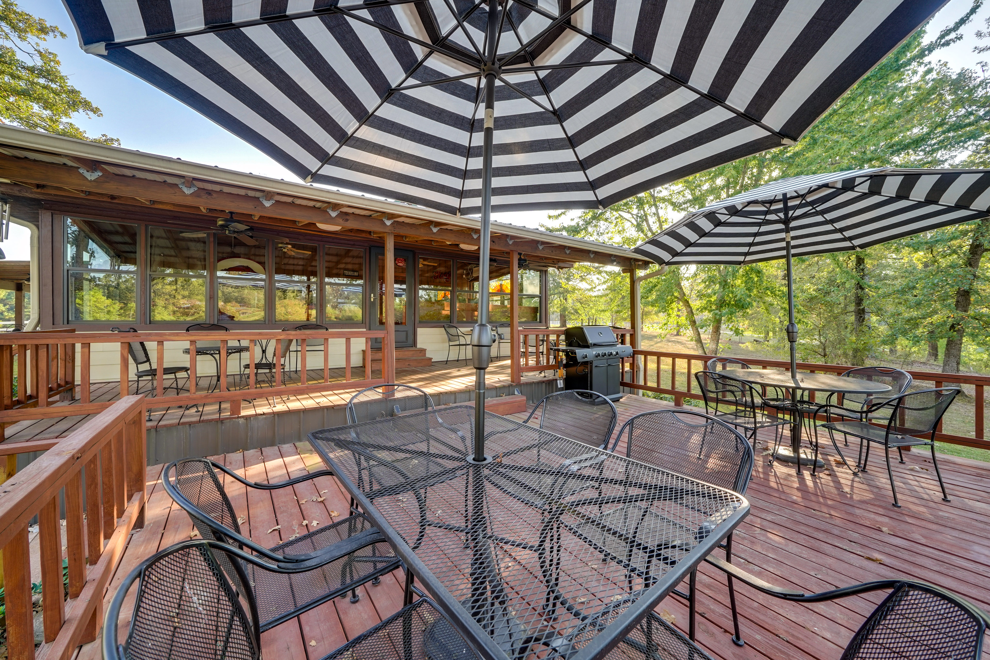 Waterfront Texarkana Cabin: Tranquil Acreage