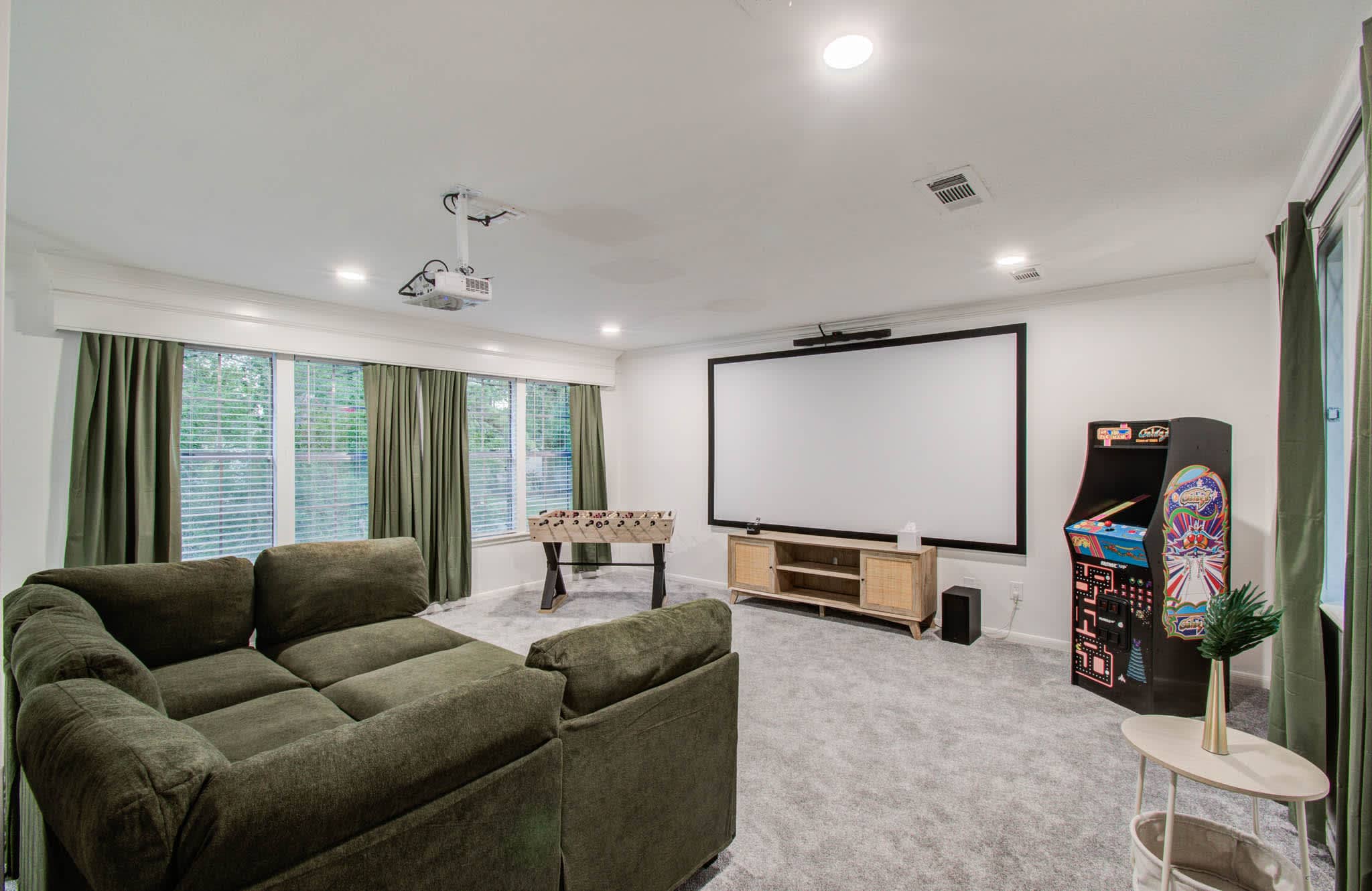 5-BD/3.5-BA Grand Getaway + Backyard Pool Paradise