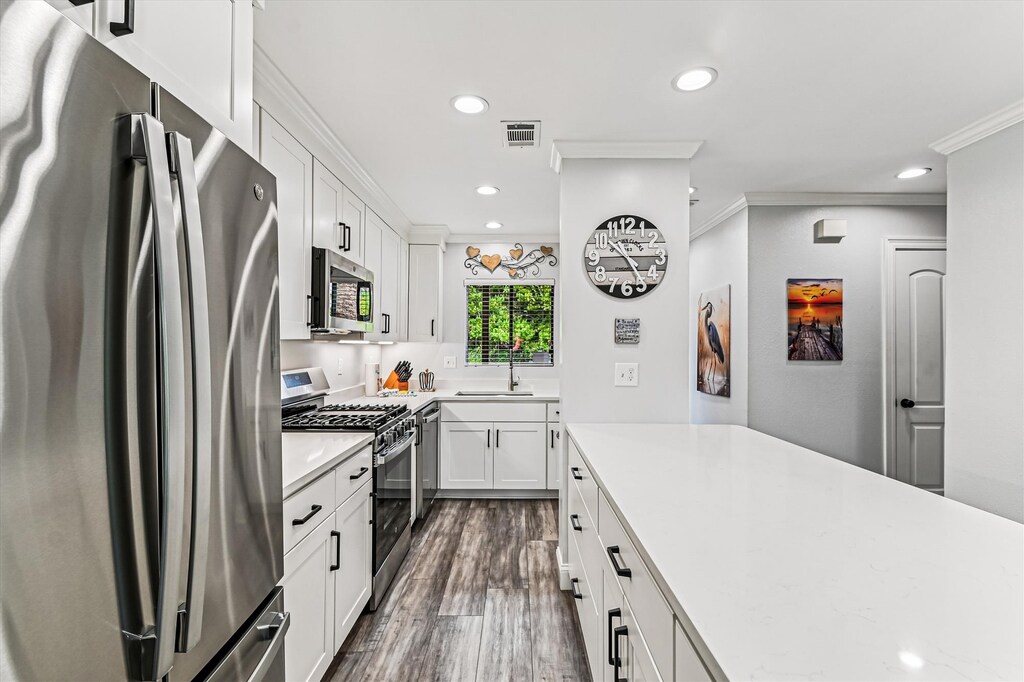 Full kitchen