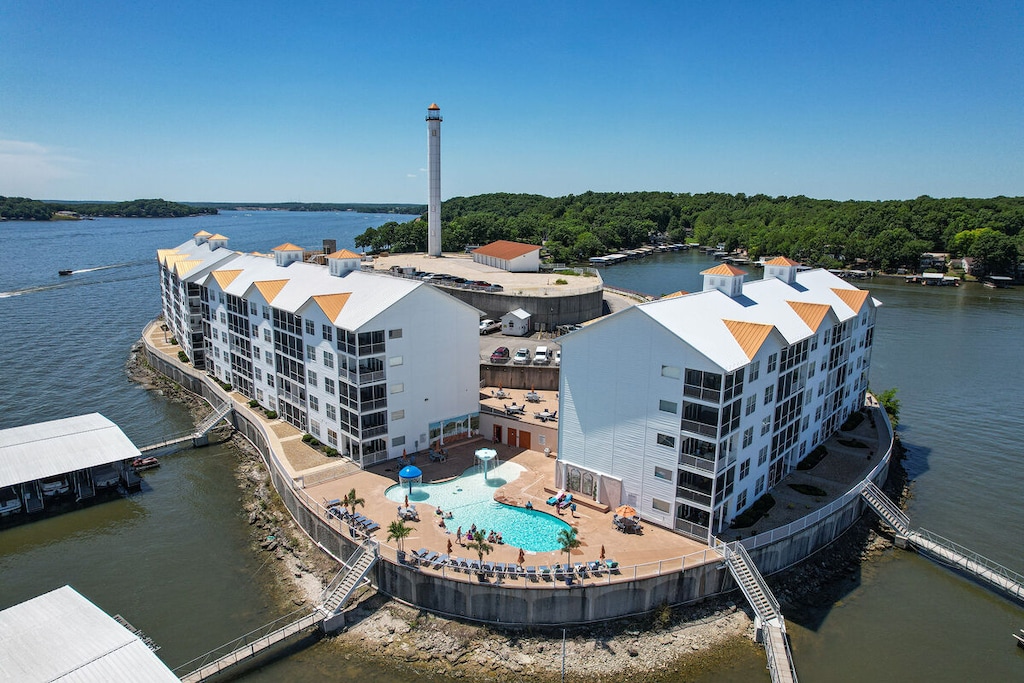 Indulge in life on an island! Isla Del Sol offers 360 degree views of the main channel.