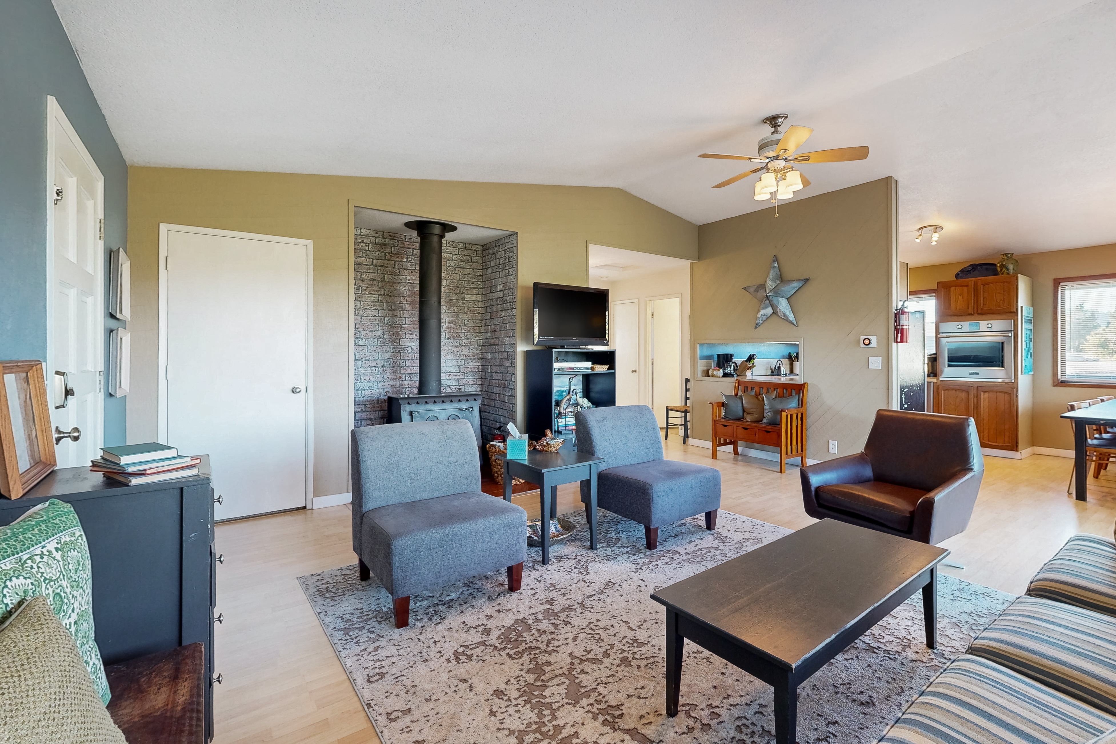 Comfortable, inviting home with great deck, 2 blocks to the beach