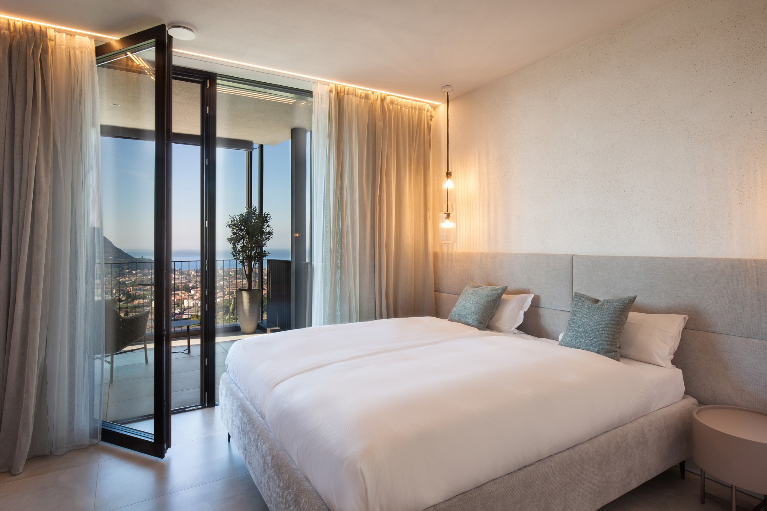 Apartment Luna with Lake View, Sauna and Pool