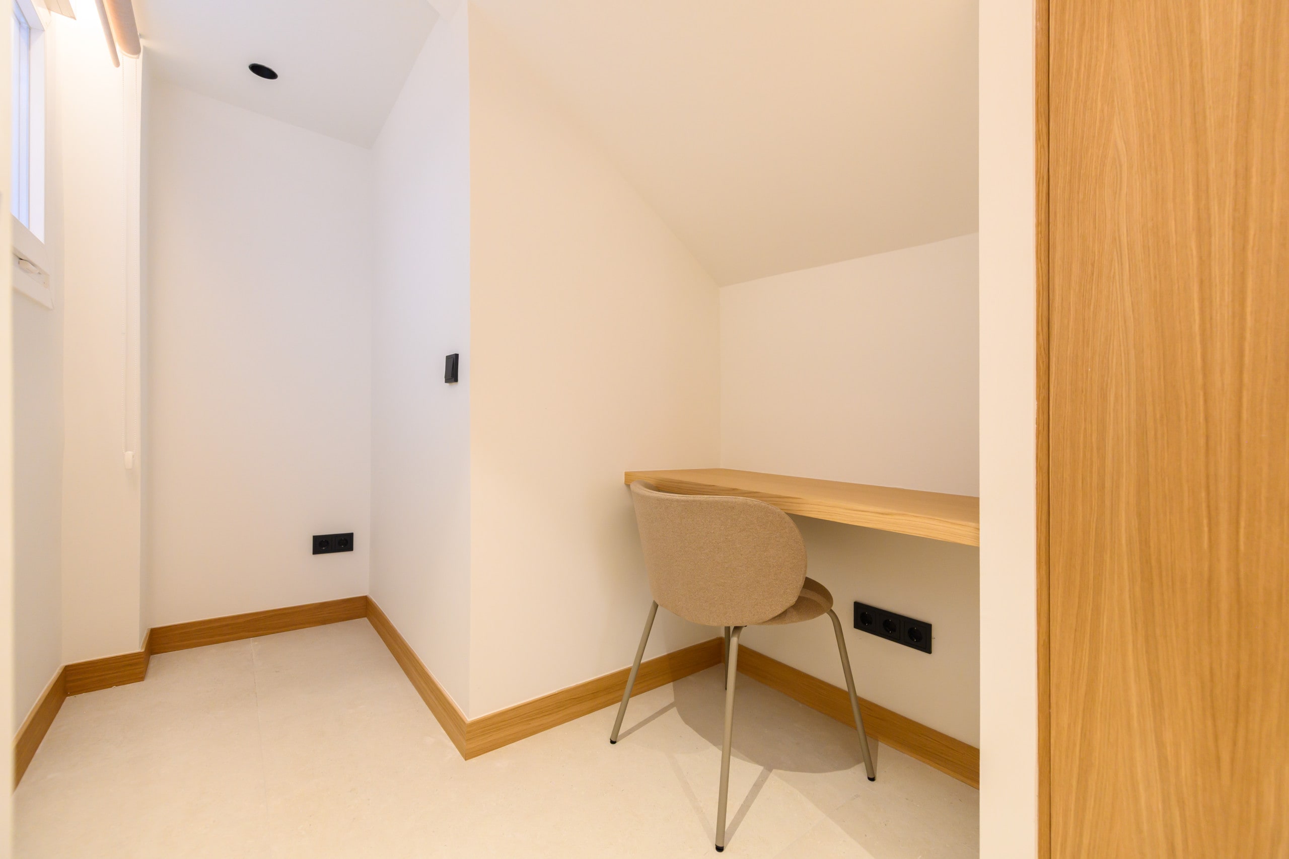 M (SCR7B2) Amplio piso exterior de un dormitorio 