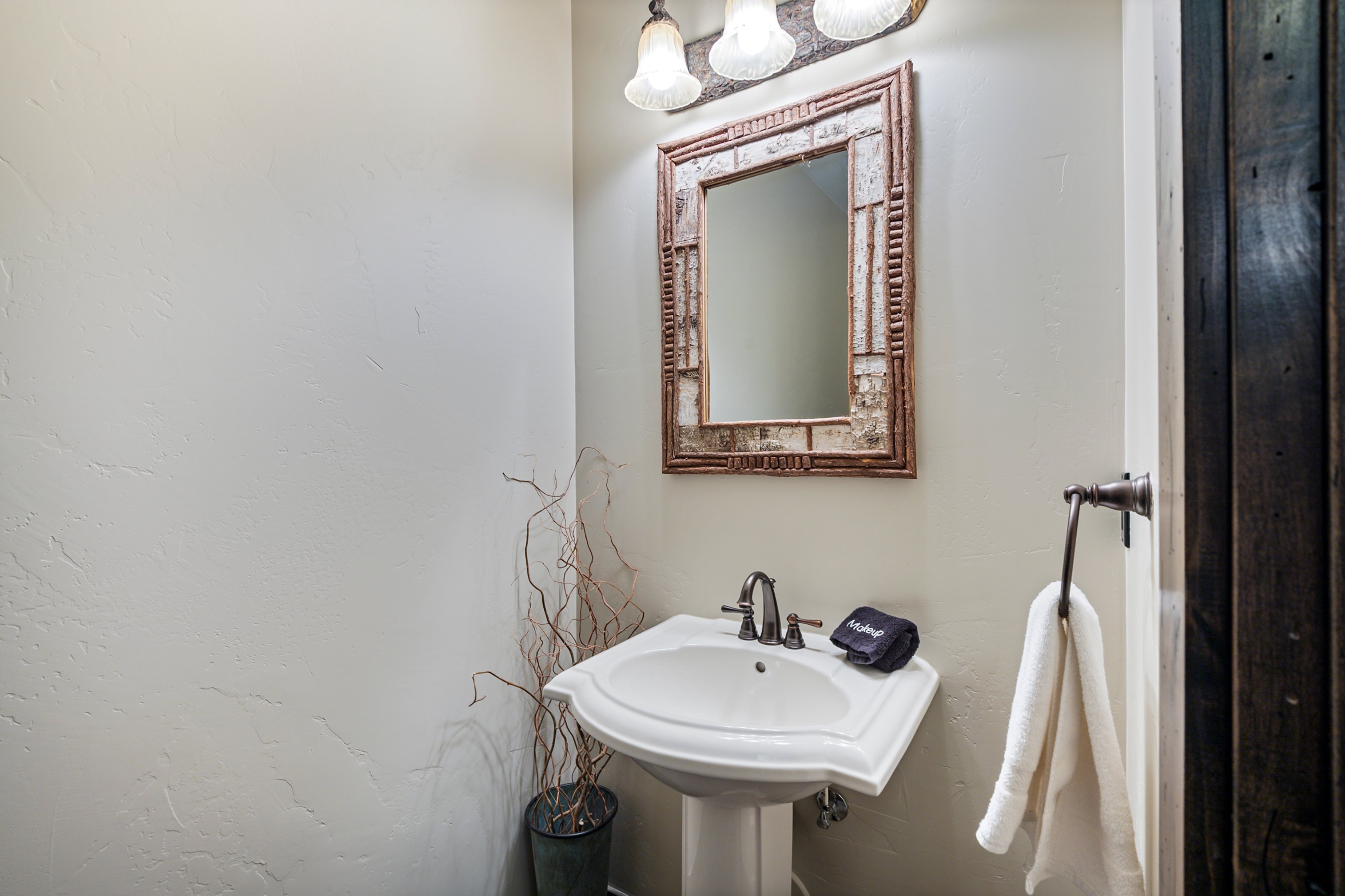 Sage haven lux lodge, sleeps 24, firepit, 7br5.5ba