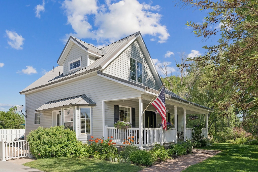 Our charming single family home is steps away from Bear Creek, with a well maintained yard.  The large covered porch has ample seating and afternoon shade.  Generous off street parking is available with a Kid friendly fenced backyard!