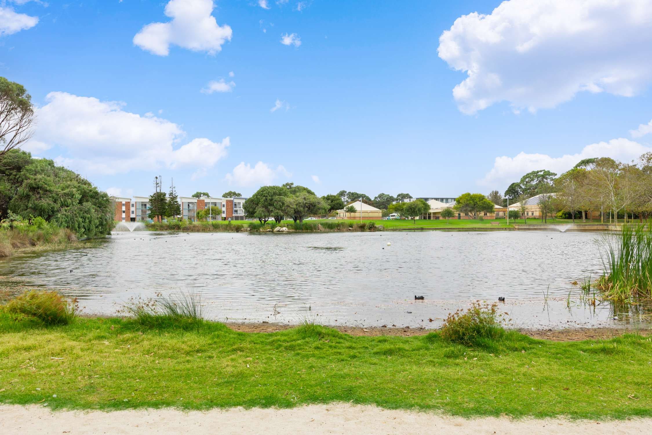 Modern Coastal Retreat 2BR Apt in Rockingham