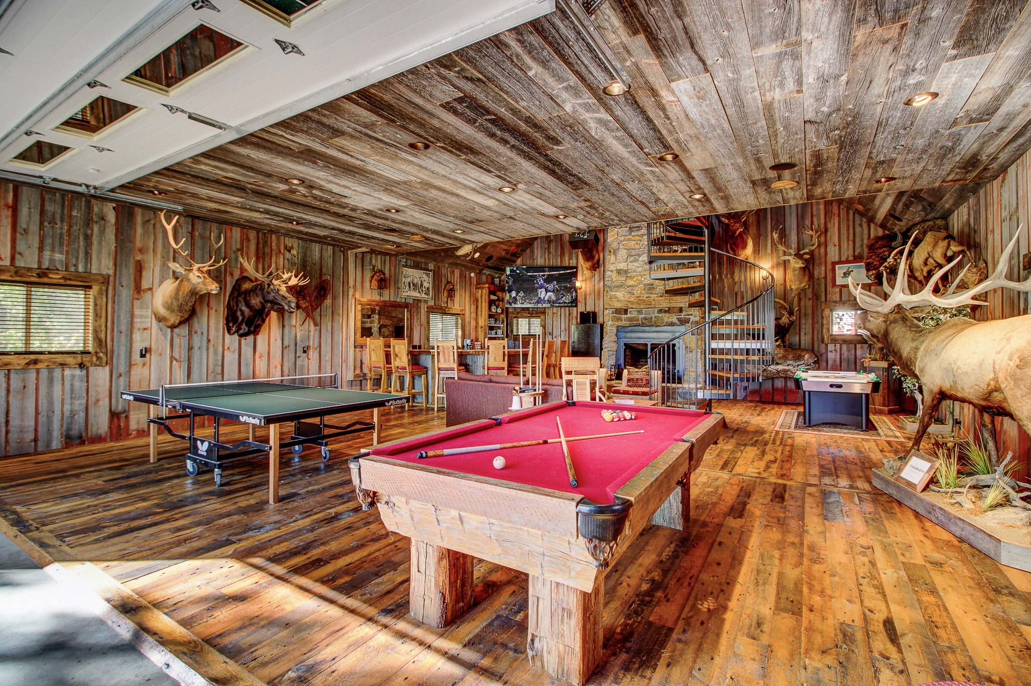 Near All-Season Trails: Lakefront Crosby Getaway!