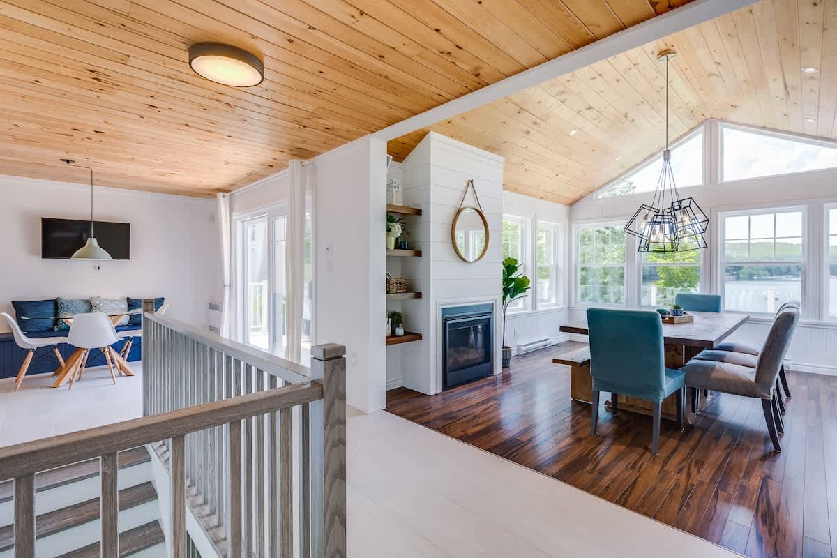 Edge of Lake Lovering - Spa - Solstice