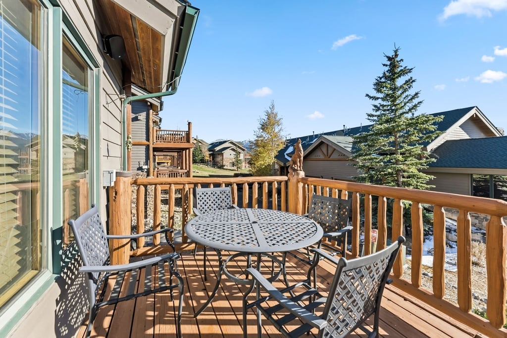 SWP Spruce Ridge A private deck outdoor dining area
