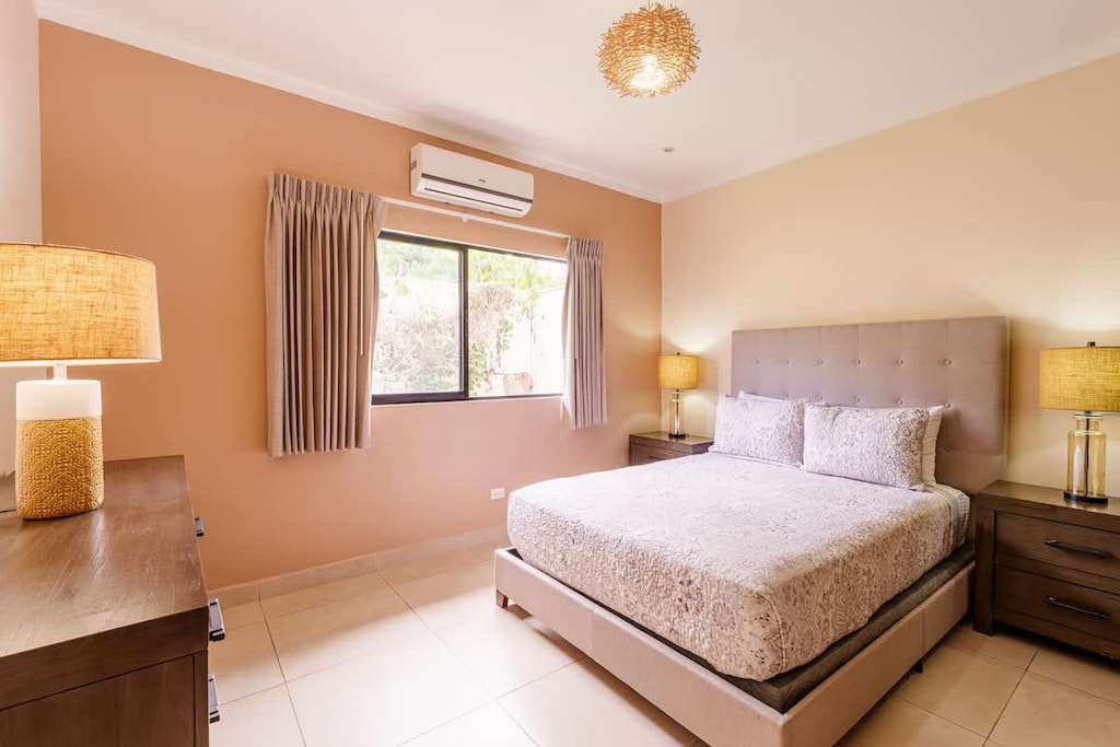 Guest bedroom with queen bed