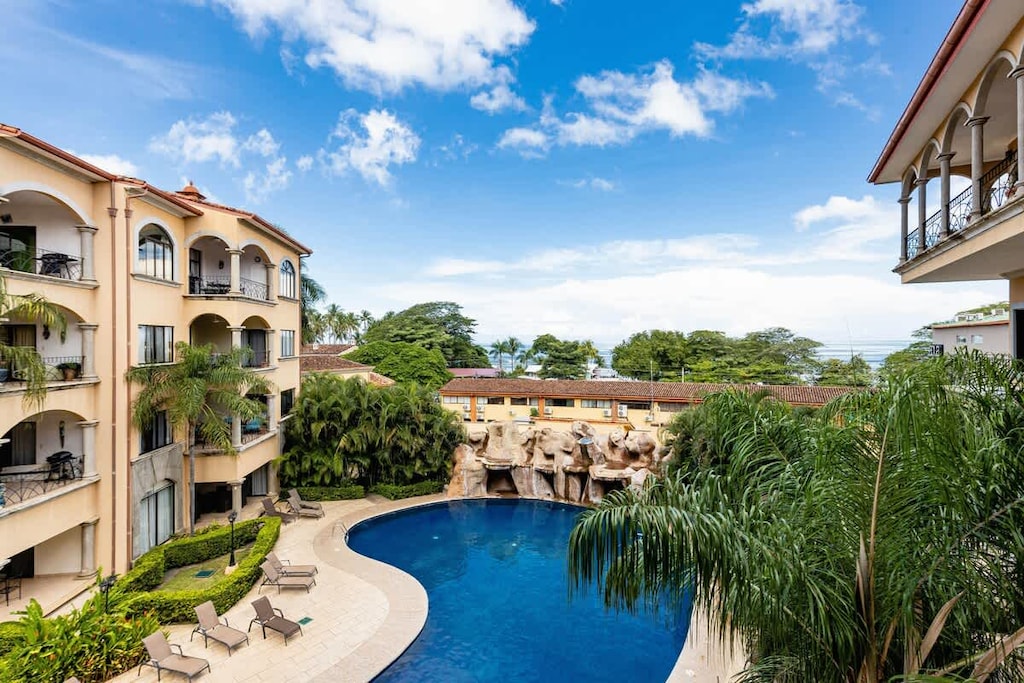 Facade exterior of the Sunrise Complex.