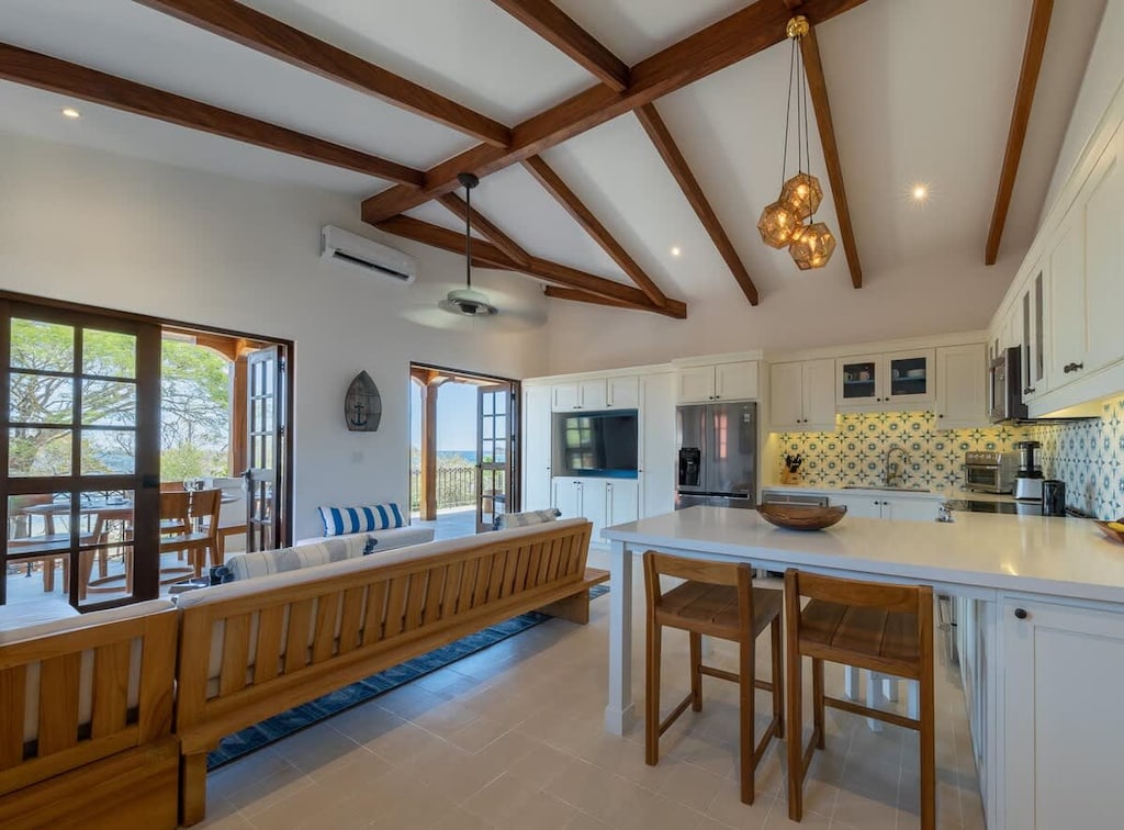 Kitchen & Living area