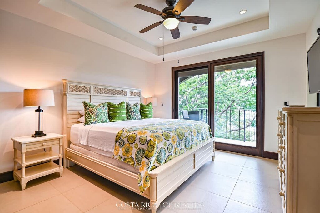 Master bedroom , King Bed