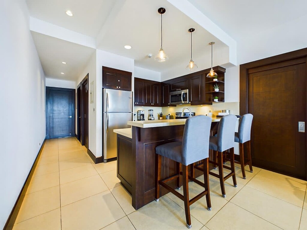 Kitchen area and breakfast bar