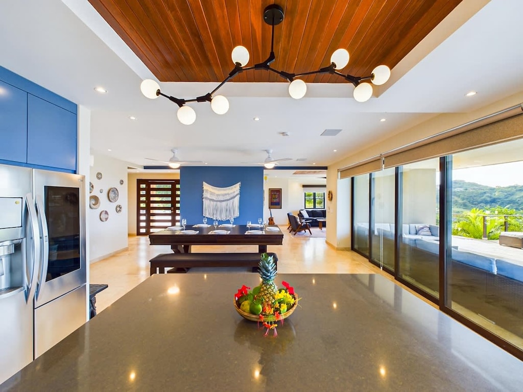Large Kitchen Island, Main House
