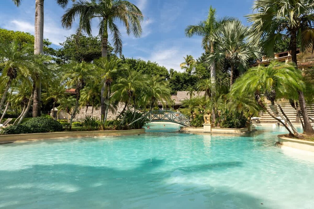 Amazing oversized pool