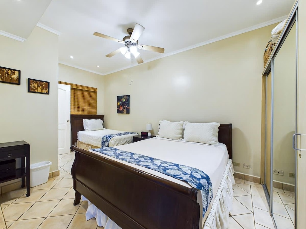 Guest bedroom for 3 people