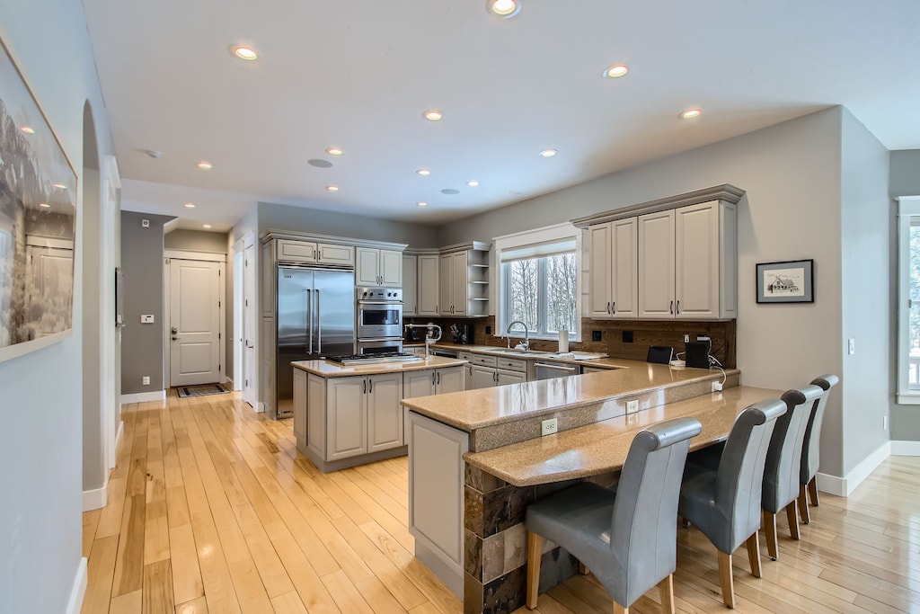 Gourmet Gathering - A Spacious Kitchen for Cooking and Connection