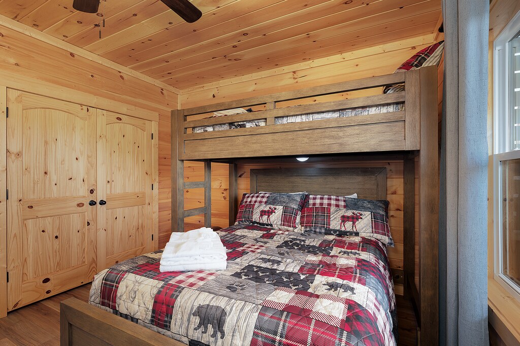 Hidden Hearts - Lower Level Queen/Twin Bunkroom