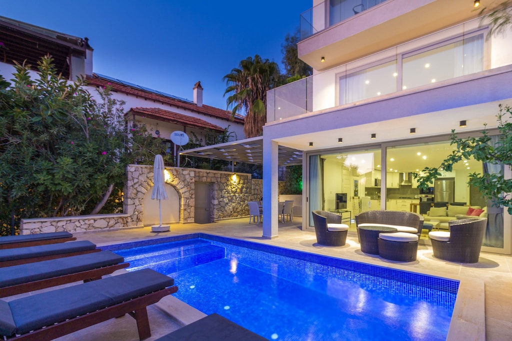 Seamless indoor outdoor living from villa to pool terrace