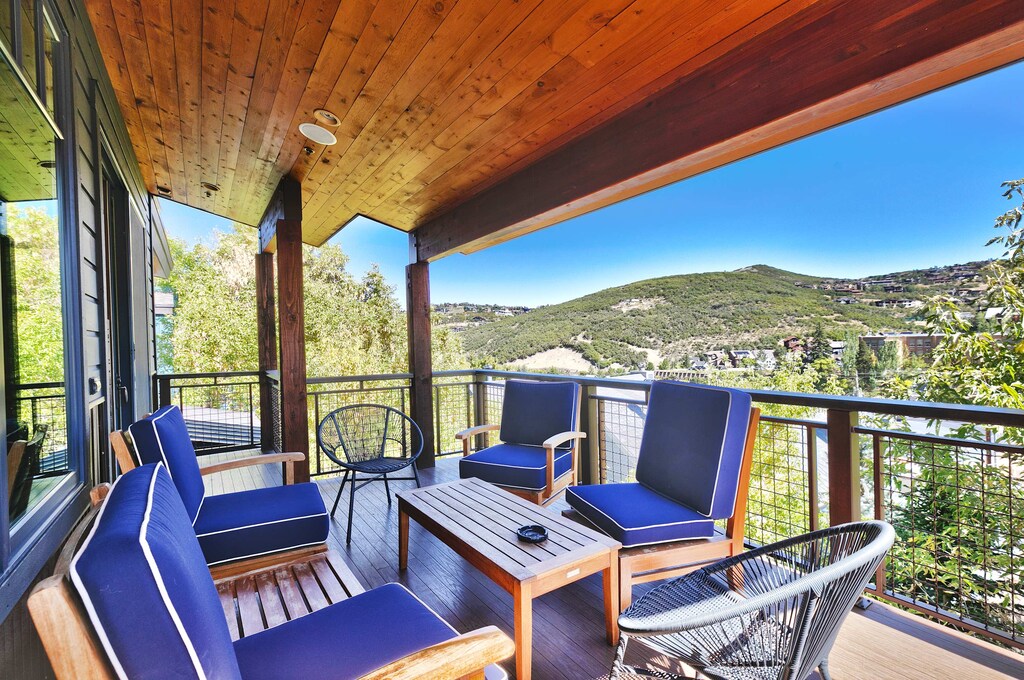 Patio: Gas grill, covered outdoor dining area