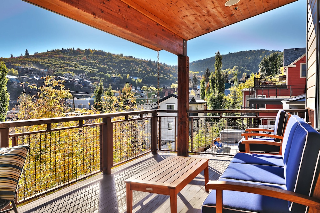 Patio: Mountain Views with your Morning Coffee