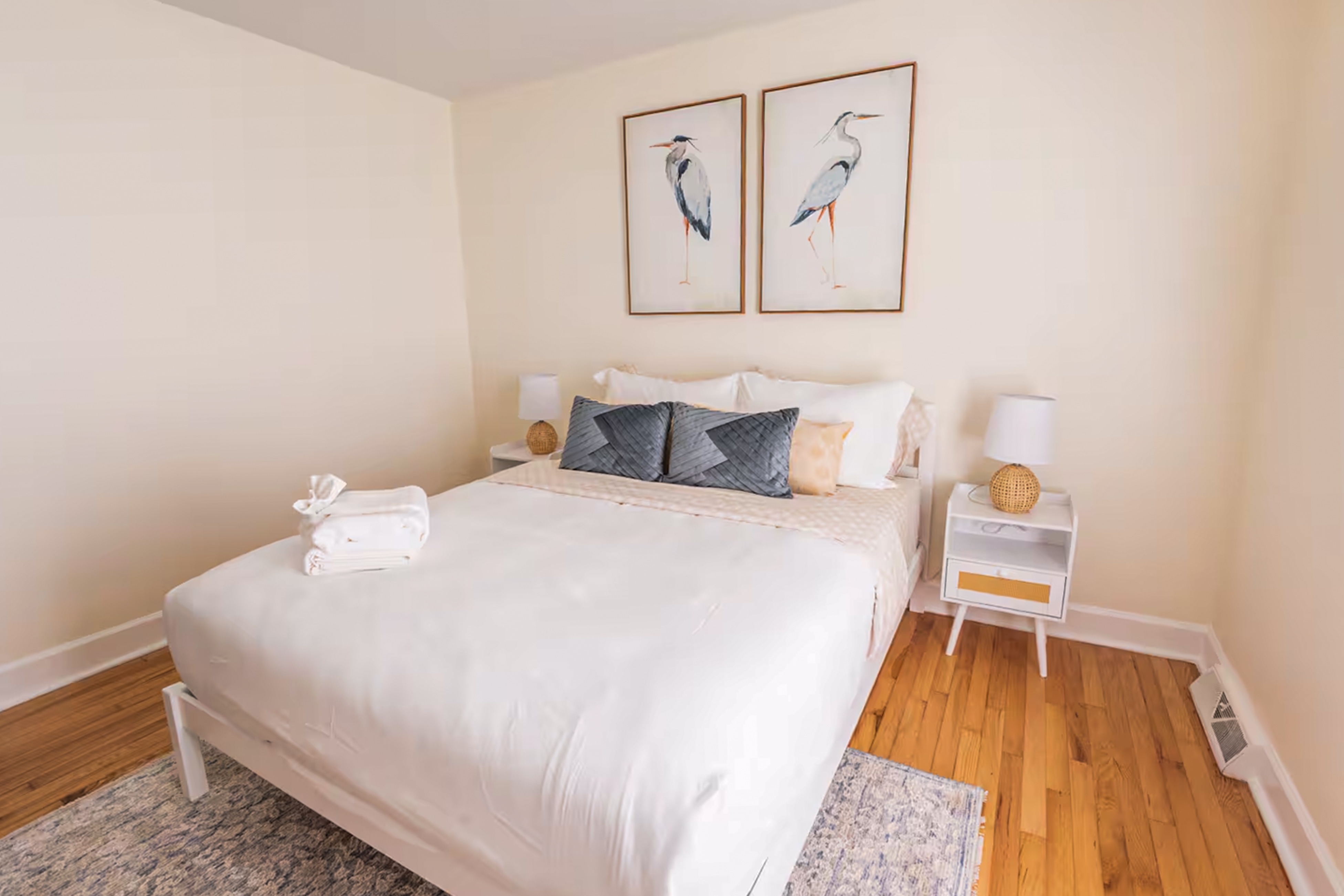 Creola Charm - 3BR, 2BA with Hot Tub, Fire pit and Washer/Dryer