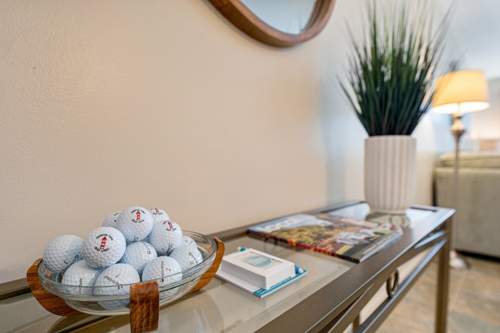 A welcoming touch featuring Harbour Town Golf Links balls and island guides—capturing the spirit of Hilton Head's coastal charm and golf heritage.