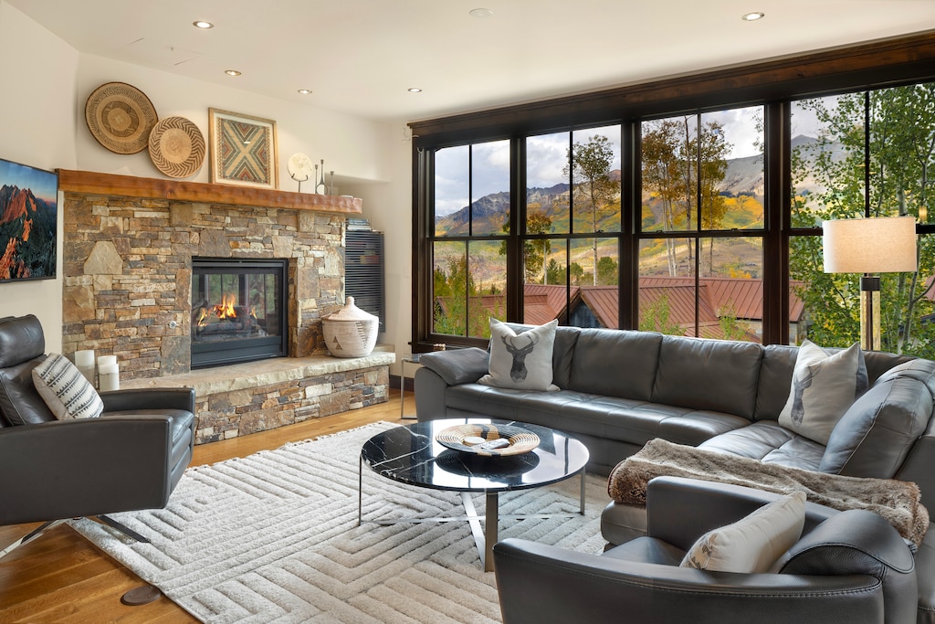 1.01-telluride-on-trails-edge-