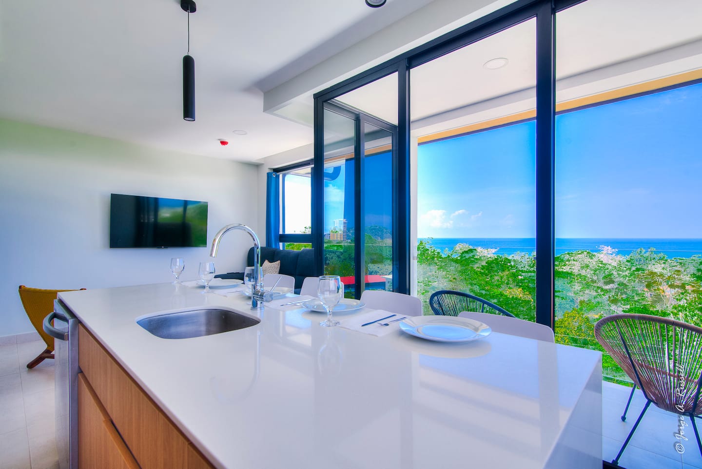 Ocean and Jacó views with king beds apartment