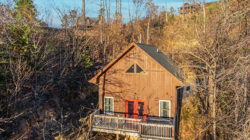 Rustic cabin charm tucked into the Smoky Mountain hillside.