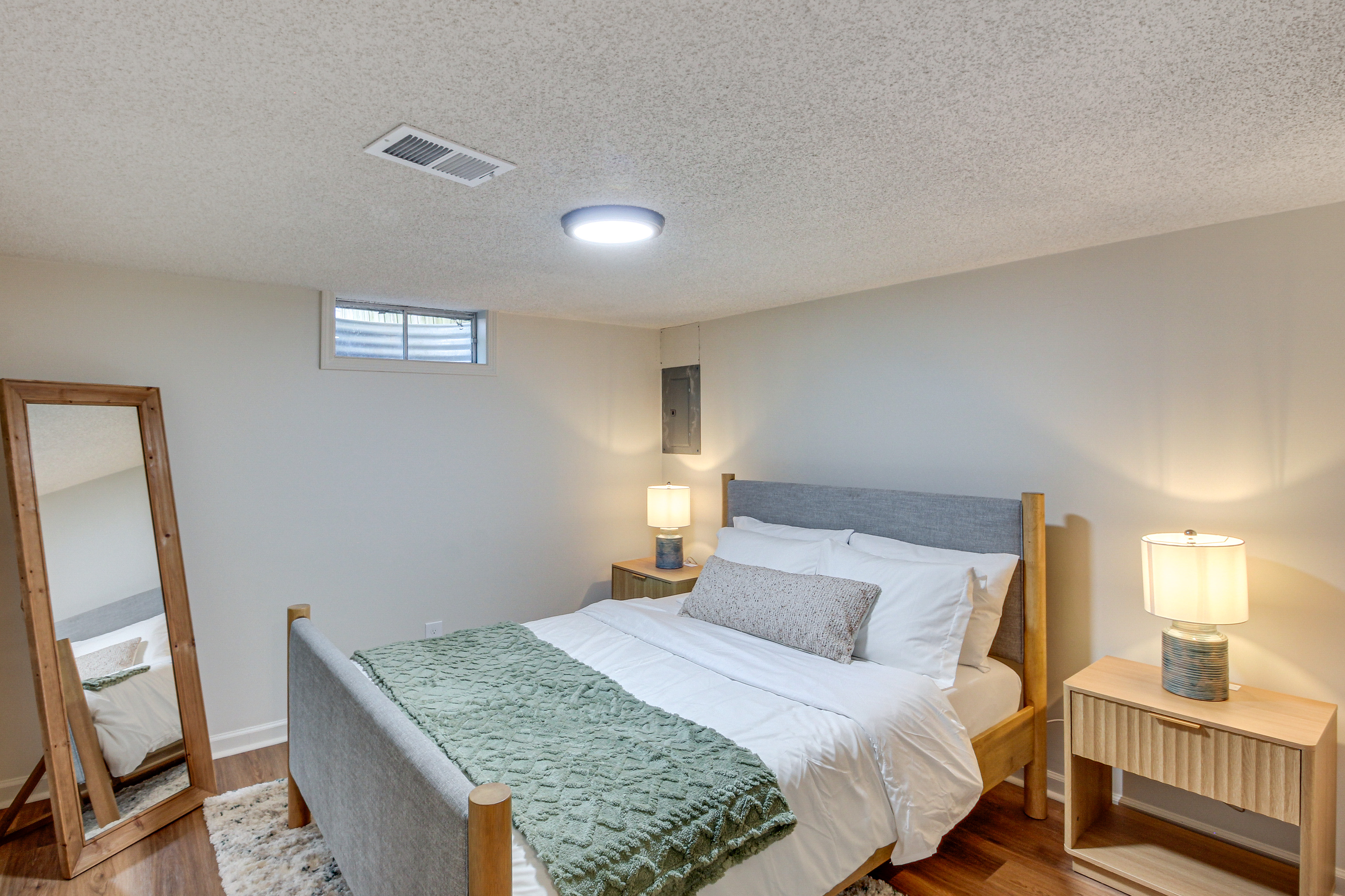 19 Mi to Kansas City: Group Retreat w/ Game Room!