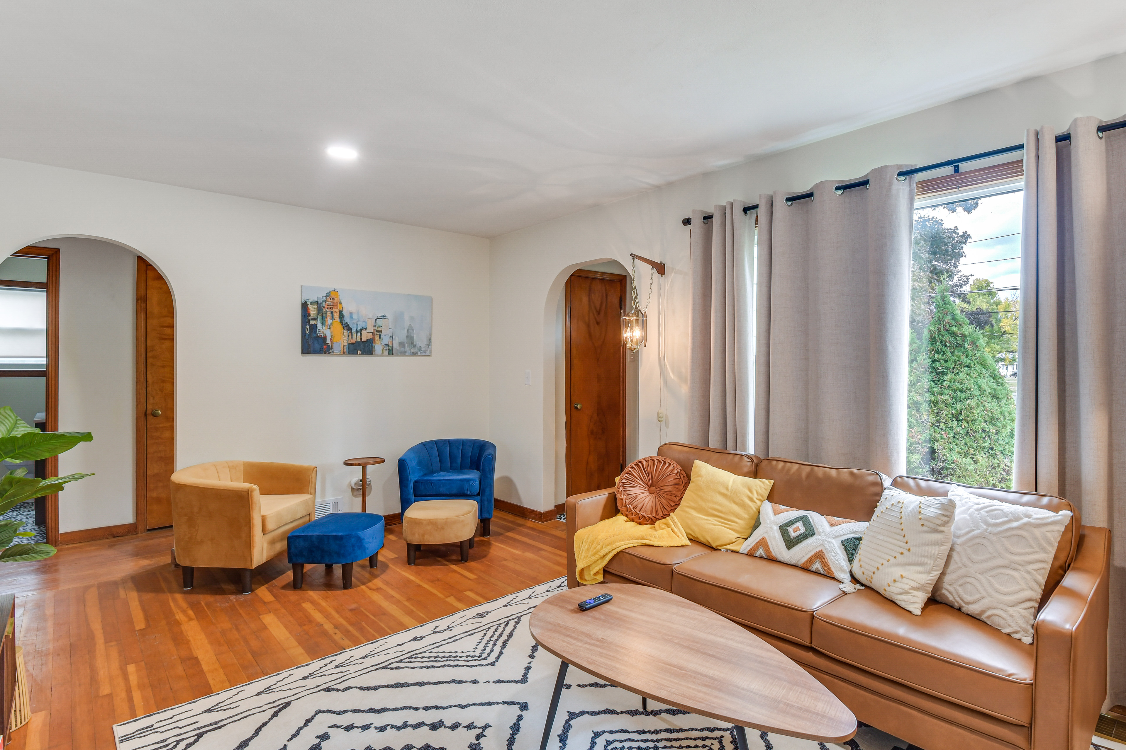 1 Mi to Dtwn Burlington: Modern Home w/ Yard!