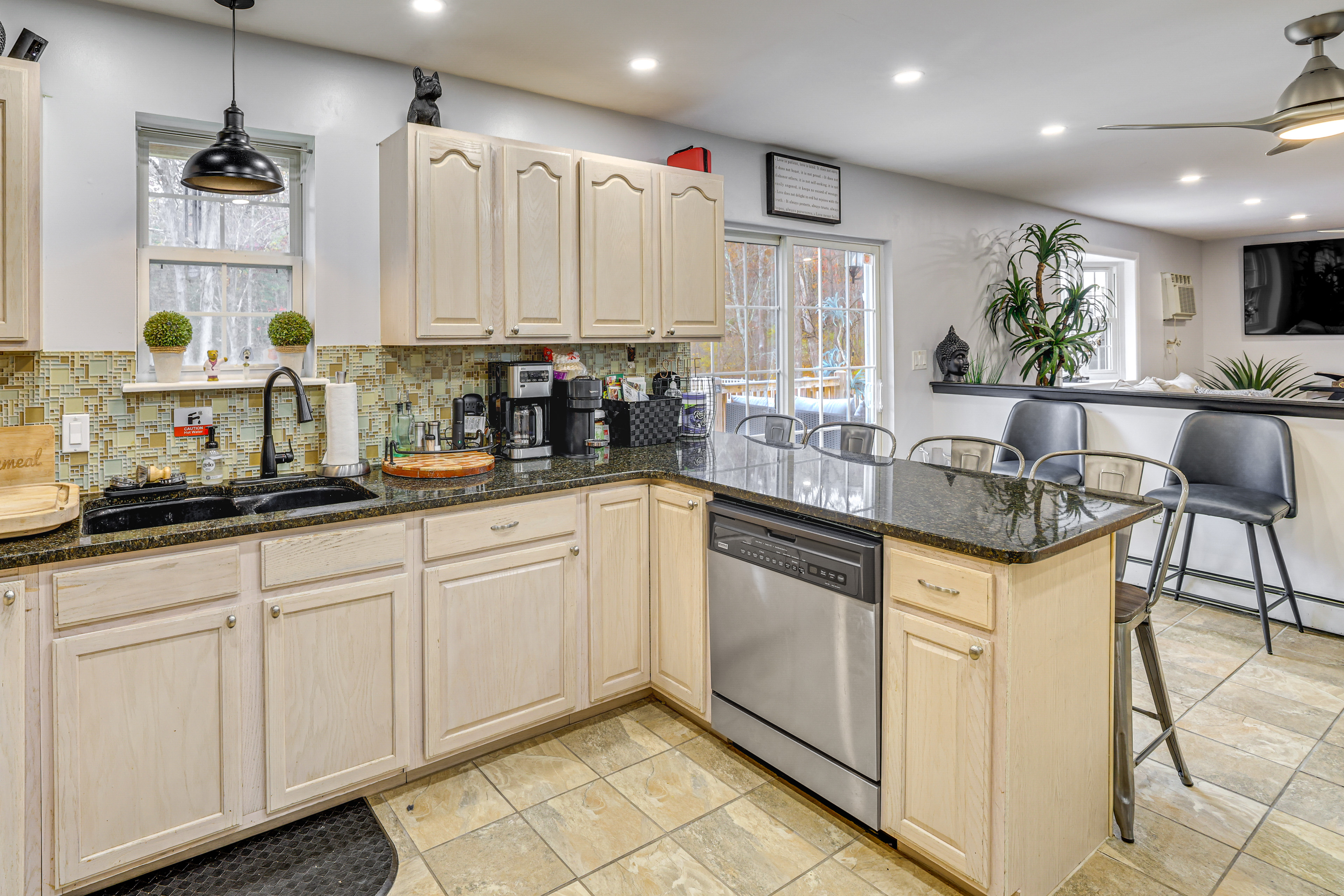 7 Mi to Slopes: Family Getaway in Stroudsburg