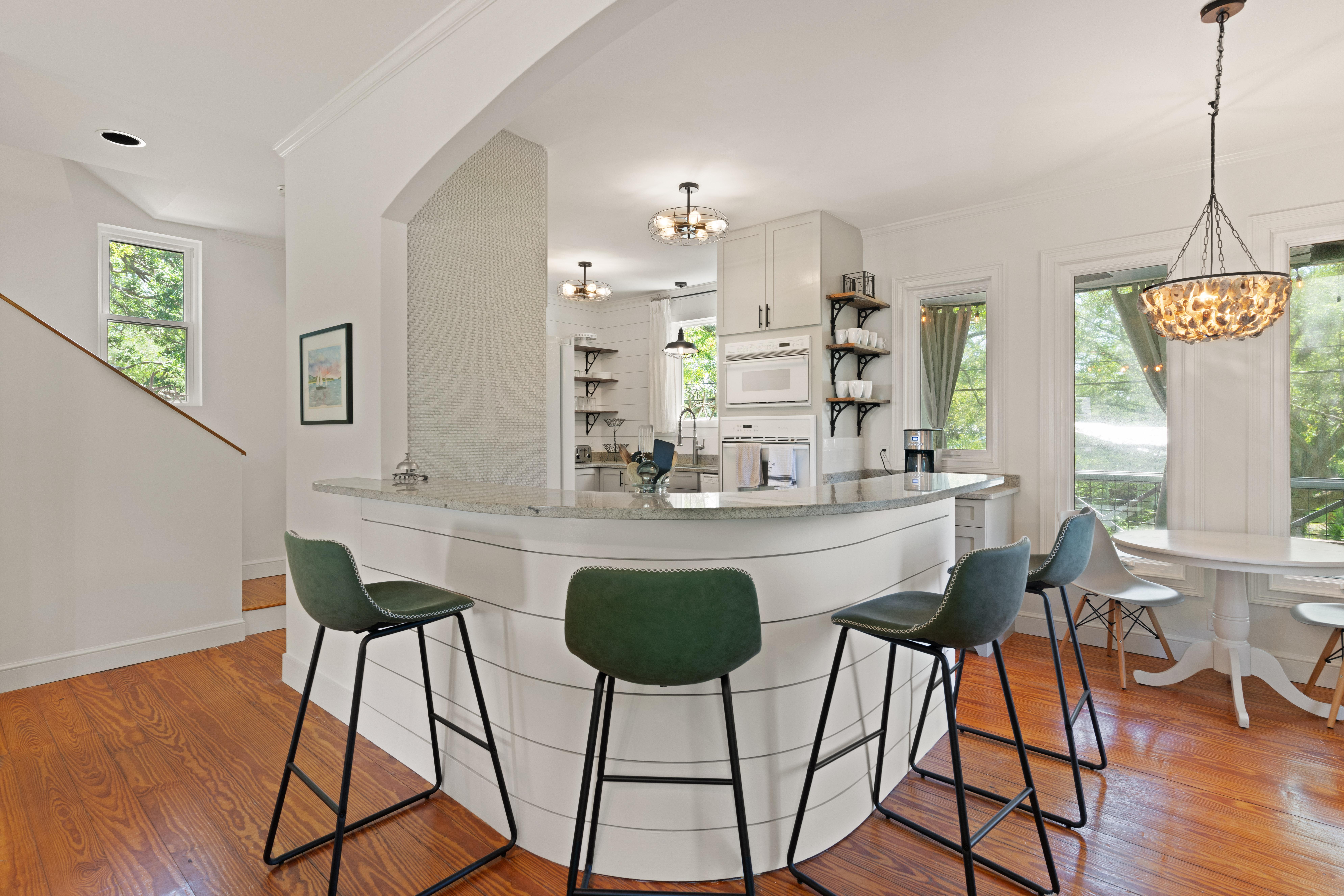 Magnolia Moon - 1145 College St