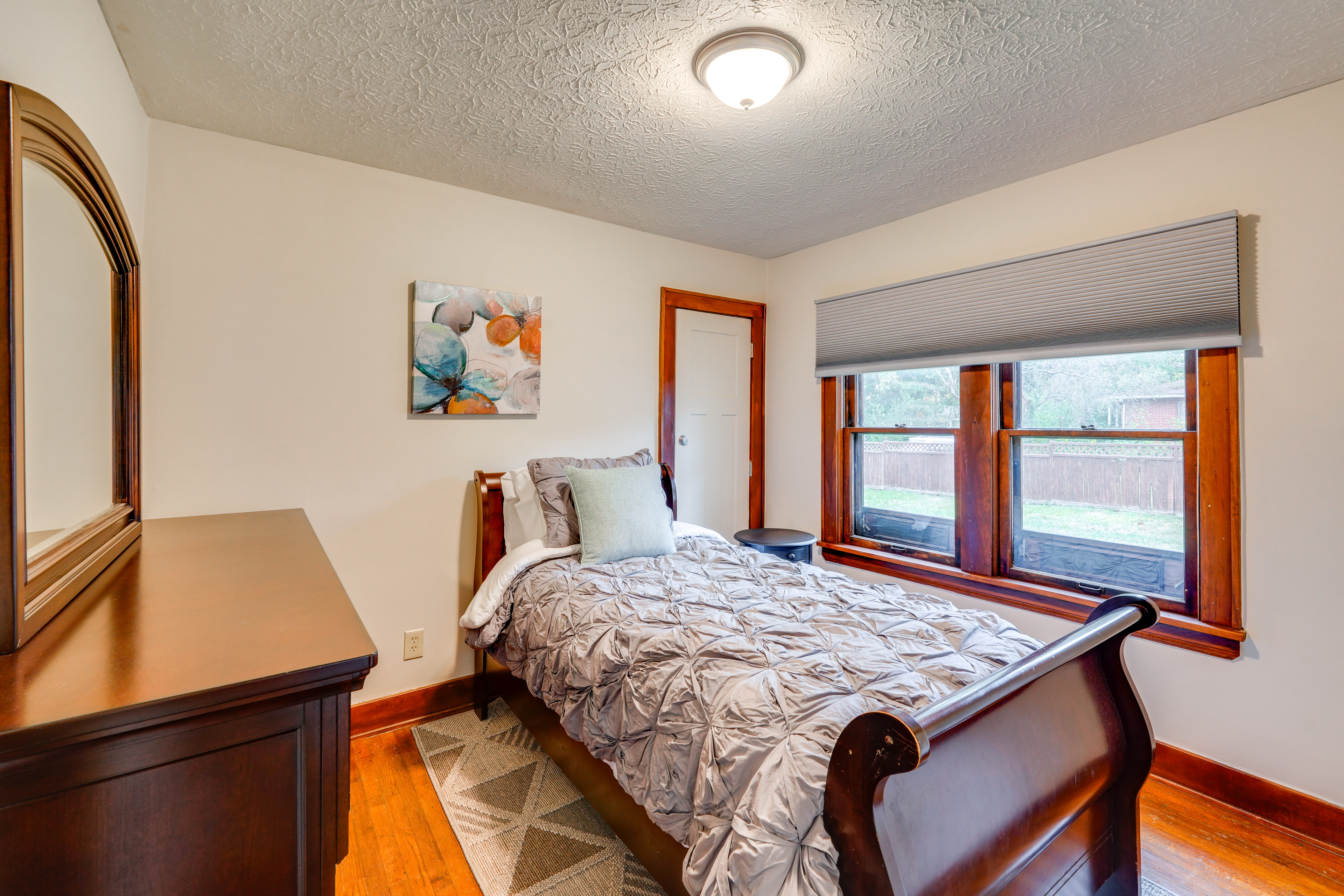 1 Mi to Akron Zoo: Ranch-Style Home w/ Yard!