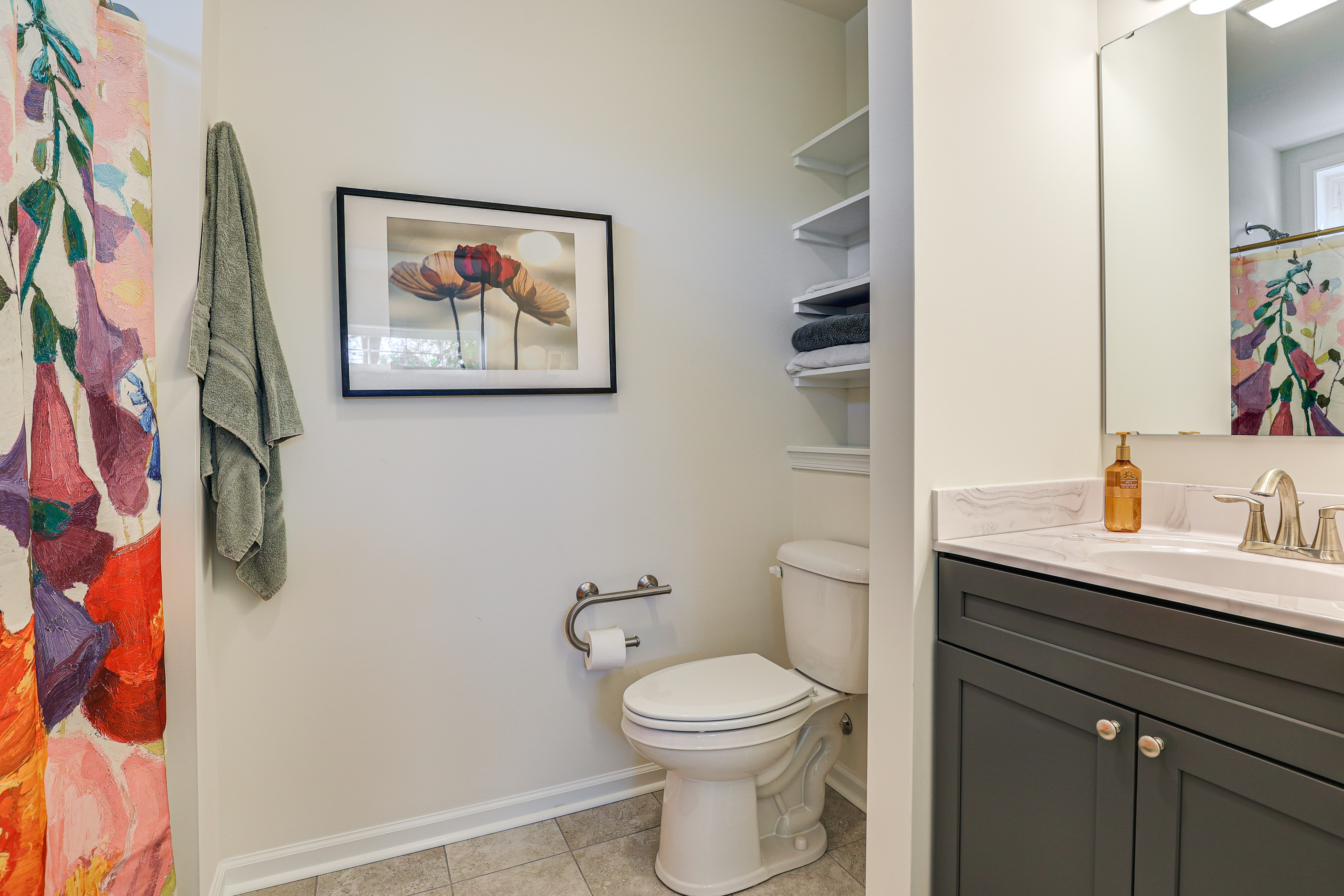 Walk to Historic Chestertown: Dog-Friendly Retreat