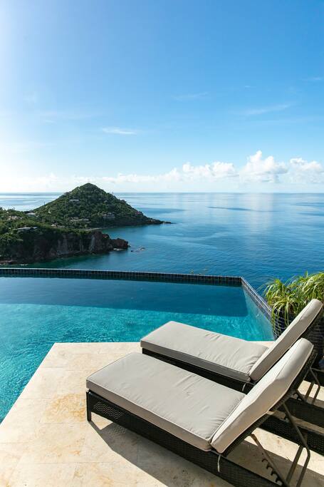 Maria Bluff Estate- Modern Renovations, Sprawling Layout & Stunning Views!