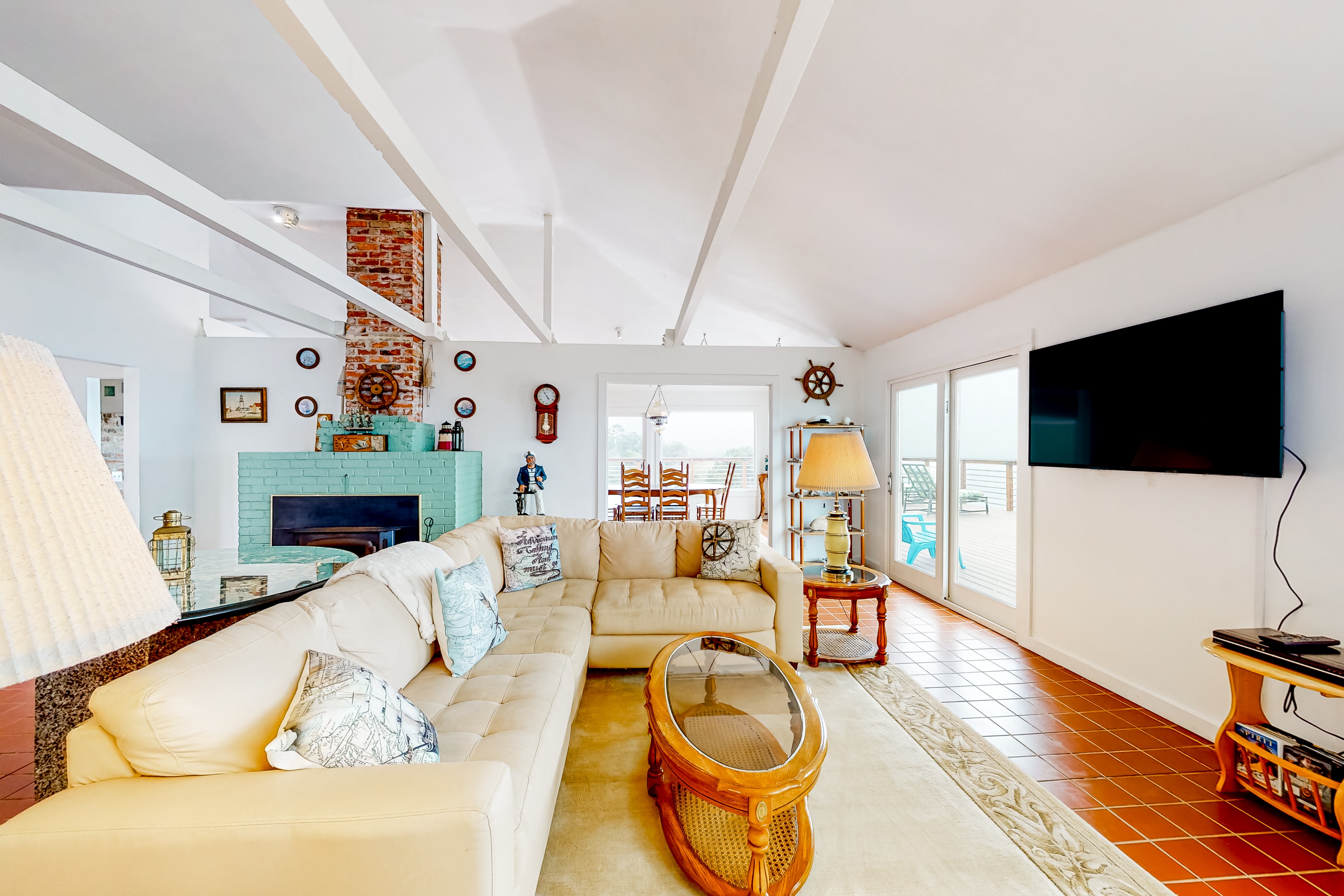 Oceanfront Home in Elk: Panoramic Views & Firepit