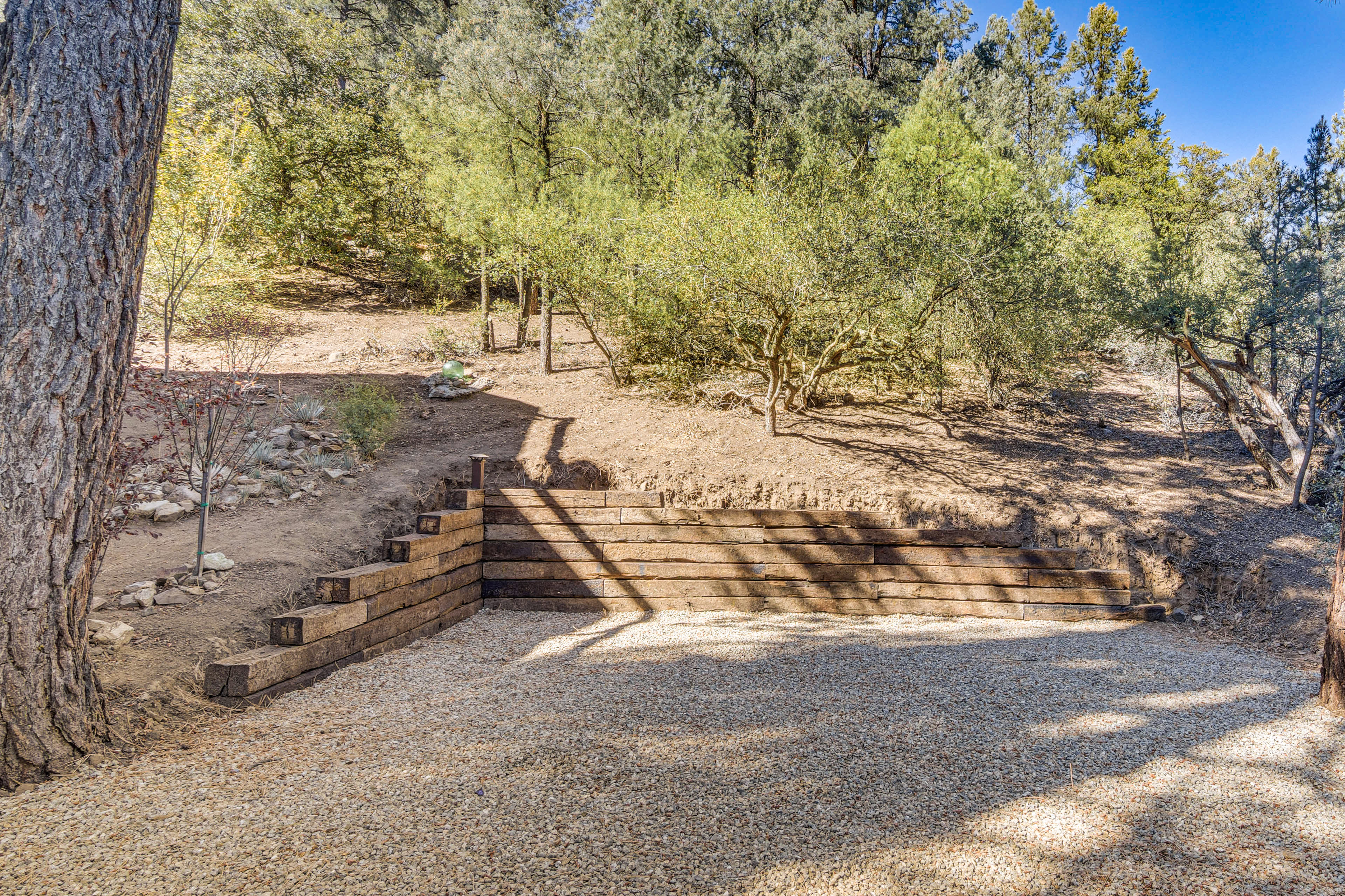 Walk to Village! Romantic Pine Mtn Nature Escape