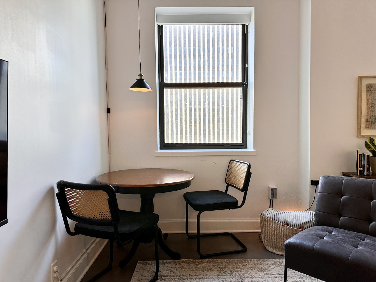 Luxury Downtown Apt with Parking, Gym, and Lap Pool