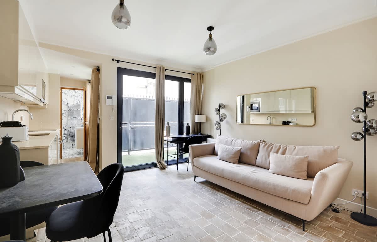 A Wonderfull 1-BR/2BA Duplex in Montmartre