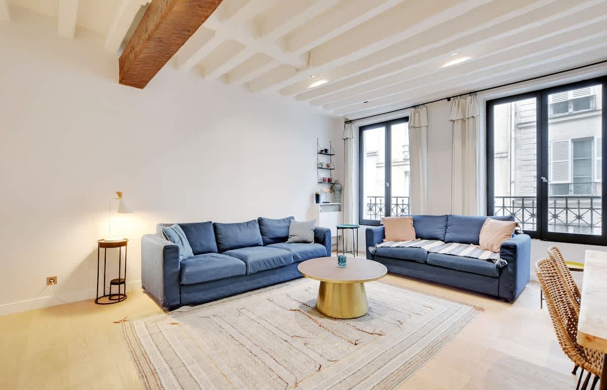 A Refined 2-BR/1BA in Louvre