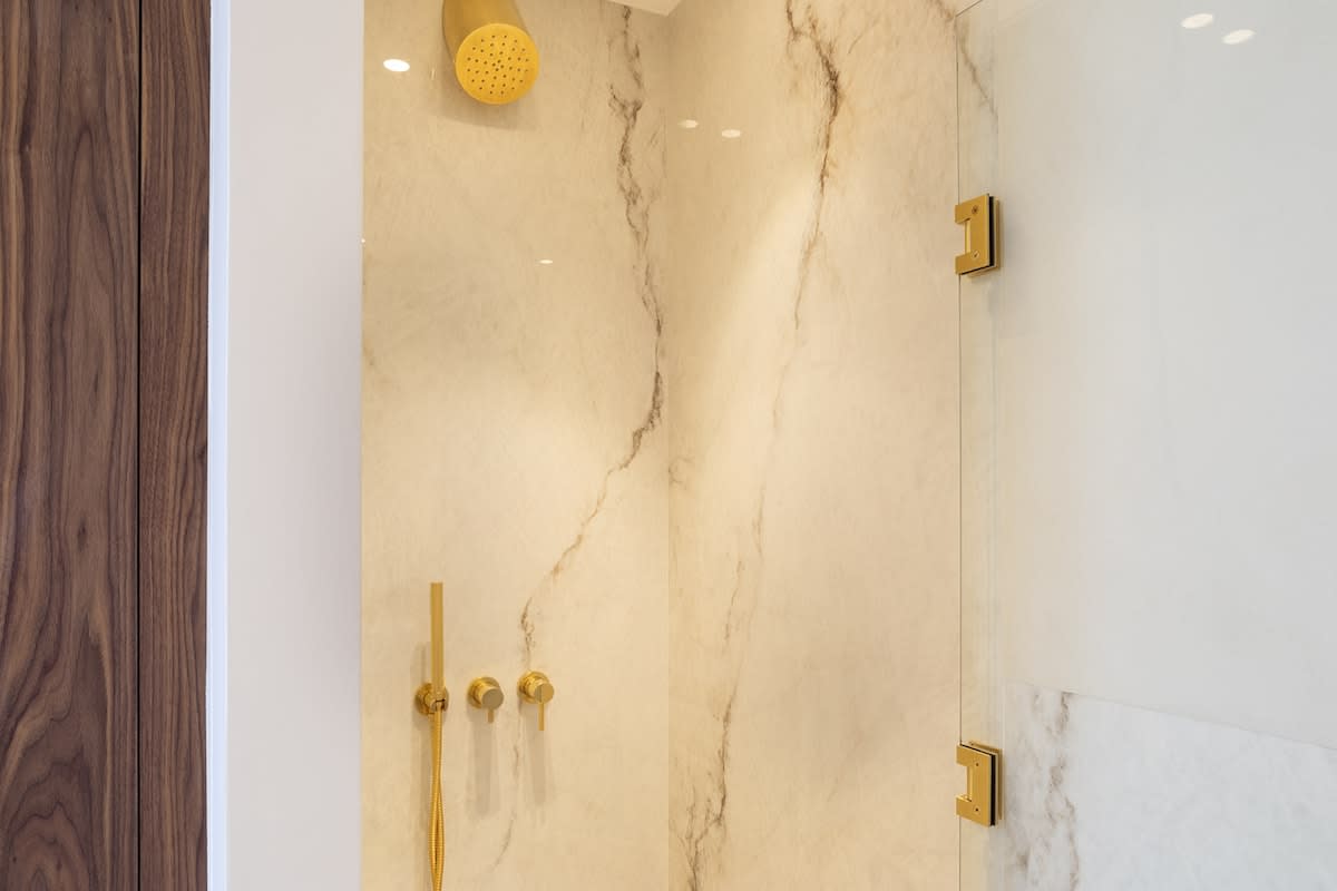 A Sophisticated 1-BR with Services in La Madeleine